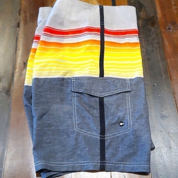 Mossimo Men's Swim Trunks Size 34 - Picture 5 of 6